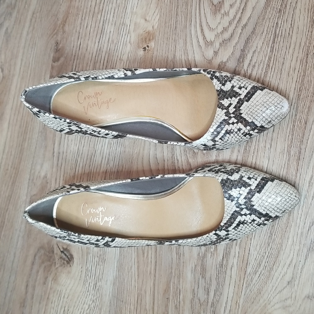Crown Vintage Snake Skin Closed Toe Heels - Picture 6 of 9